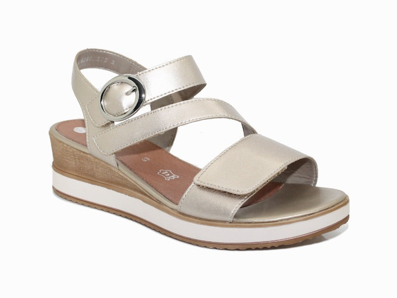 Sandales compensées Remonte en cuir doré et 3 brides réglables