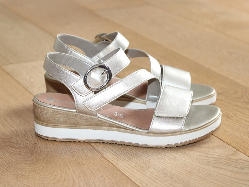 Sandales compensées Remonte en cuir doré et 3 brides réglables