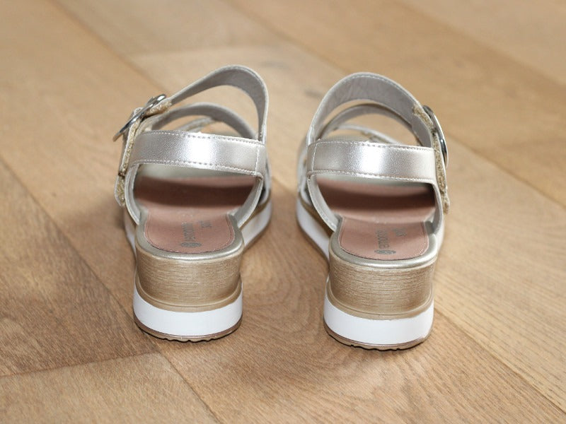 Sandales compensées Remonte en cuir doré et 3 brides réglables