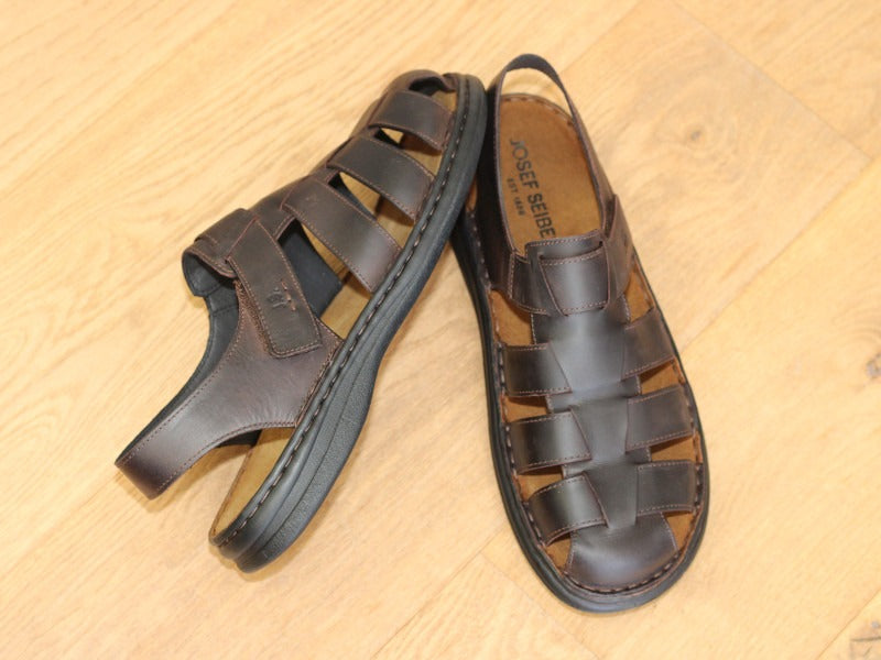 Sandales bout fermé en cuir marron Max