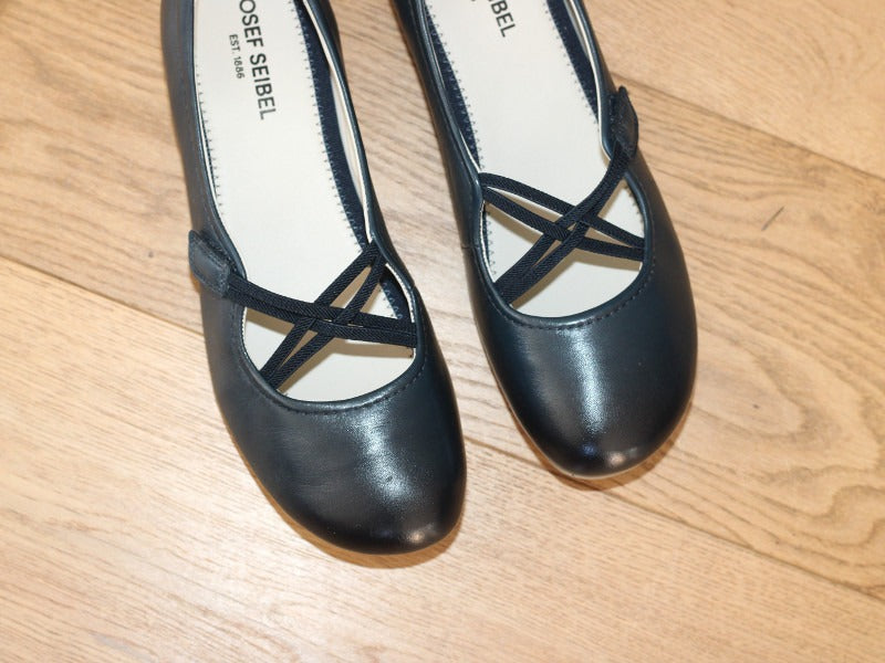 Ballerines en cuir avec brides croisées Fiona