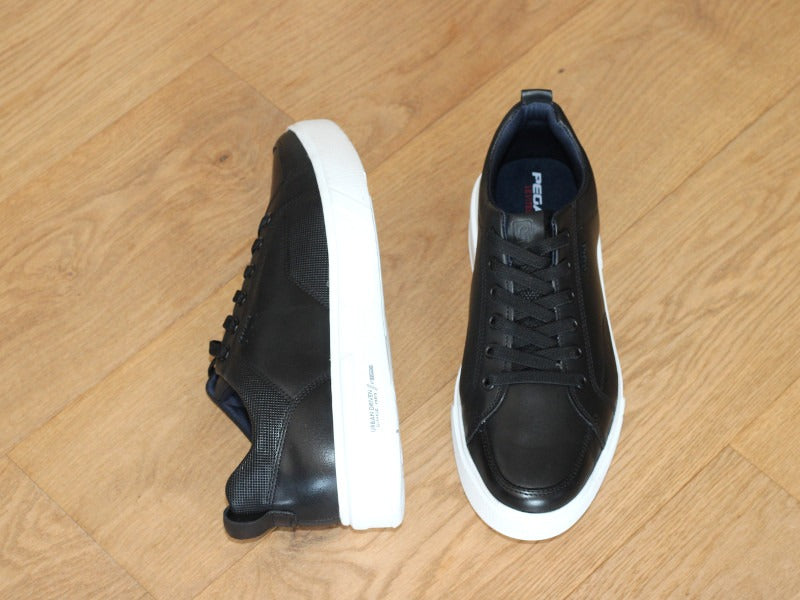 Baskets noires Pegada en cuir