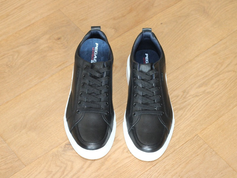 Baskets noires Pegada en cuir