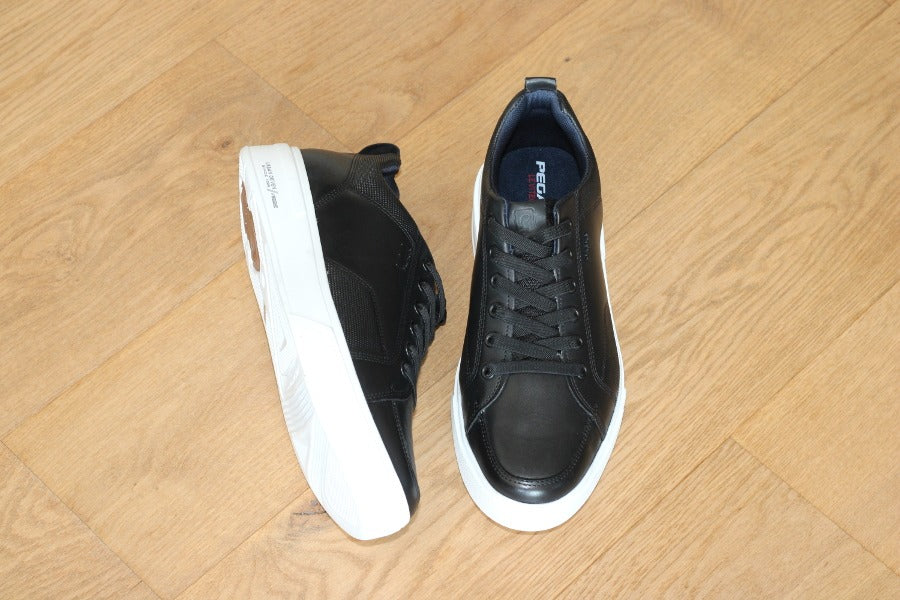 Baskets noires Pegada en cuir
