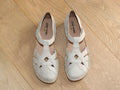 Sandales à bout fermé en cuir beige Rosalie