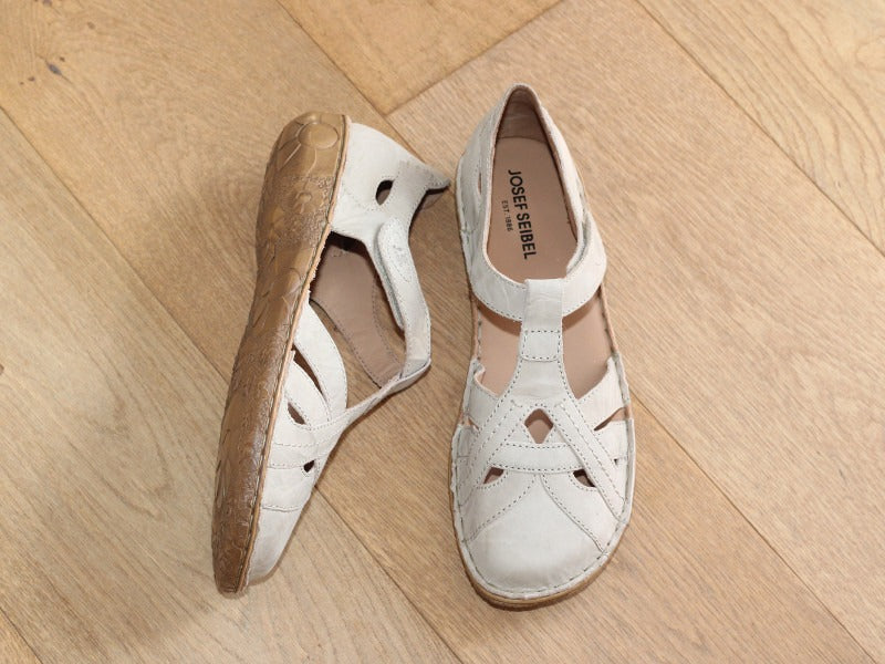 Sandales à bout fermé en cuir beige Rosalie