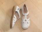Sandales à bout fermé en cuir beige Rosalie