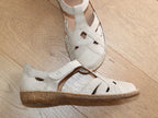Sandales à bout fermé en cuir beige Rosalie
