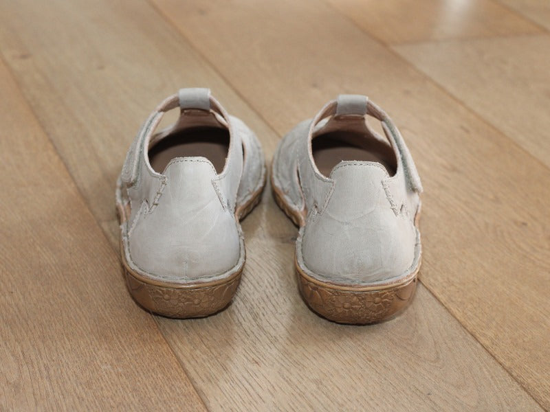 Sandales à bout fermé en cuir beige Rosalie