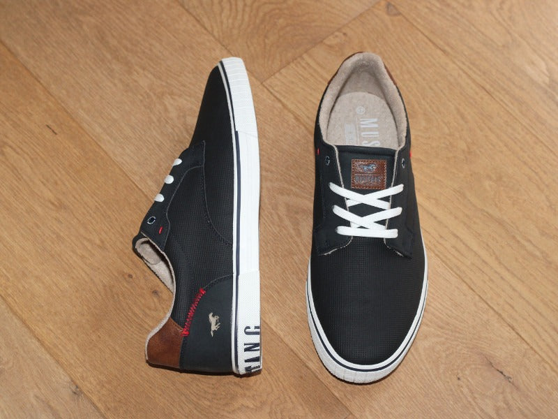 Chaussures détente bleu marine Mustang