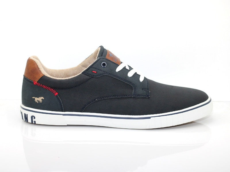 Chaussures détente bleu marine Mustang