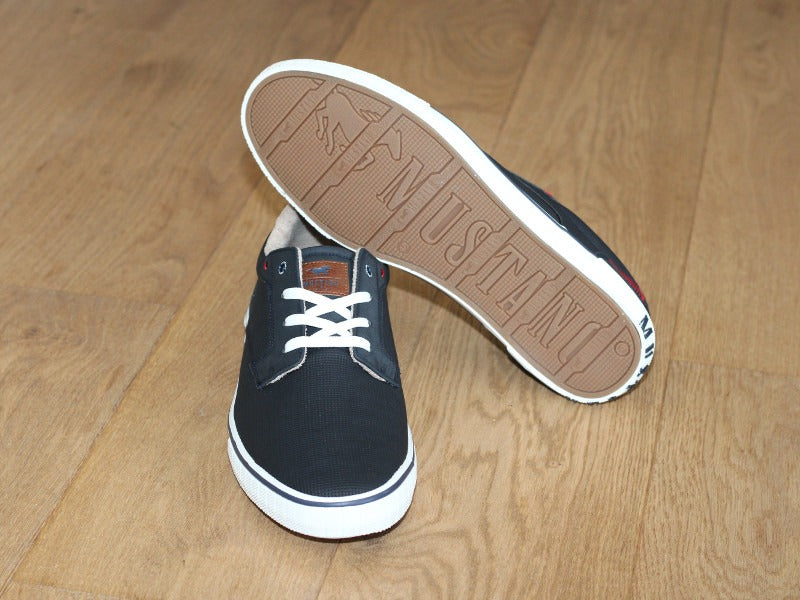 Chaussures détente bleu marine Mustang