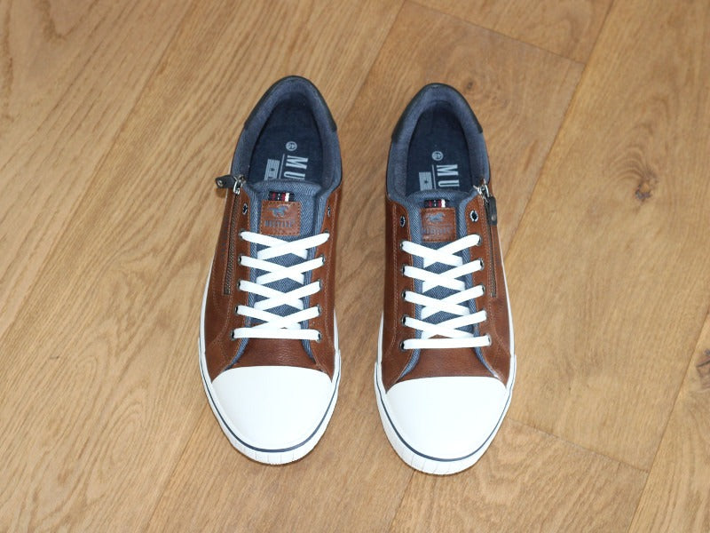 Tennis marron aspect cuir Mustang