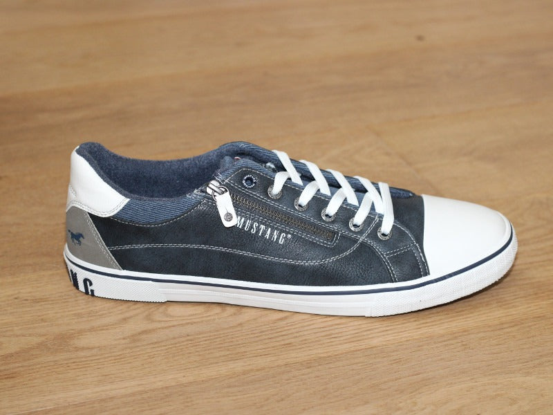 Tennis bleu marine aspect cuir