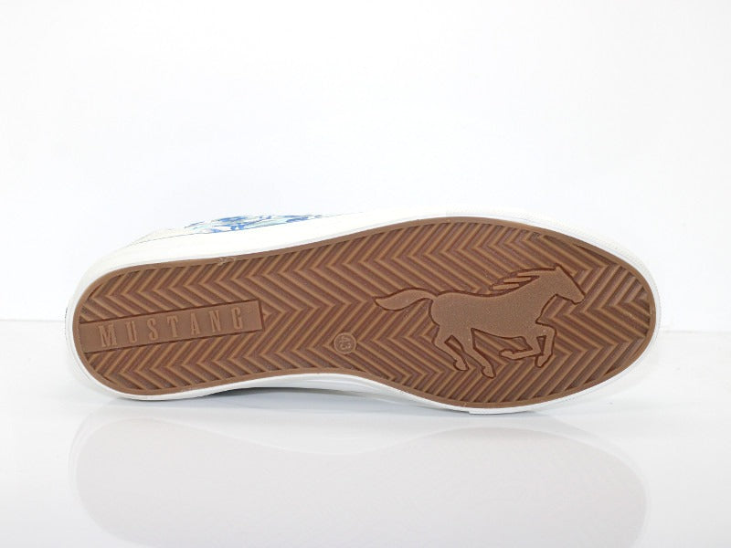 Baskets blanches et motif fleur Mustang