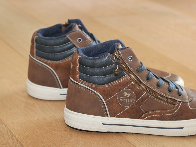 Baskets semi montantes Mustang marron 