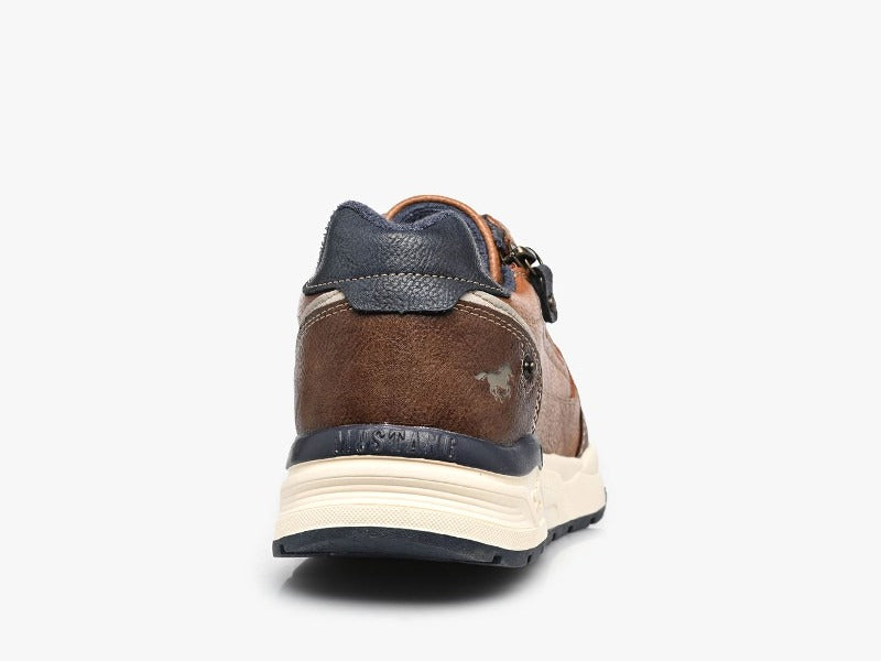 Chaussures sneakers marron Mustang avec semelle sport