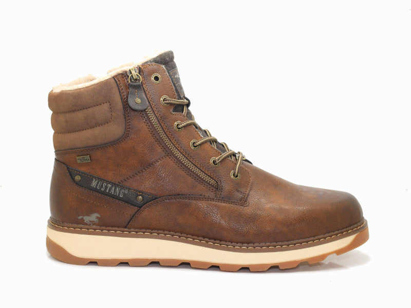 Boots marron avec lacets et zip