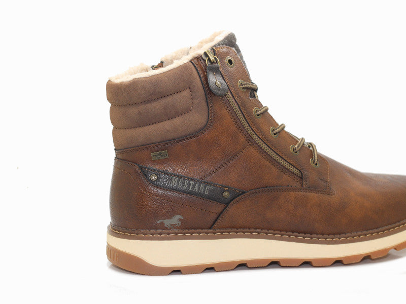 Boots marron avec lacets et zip