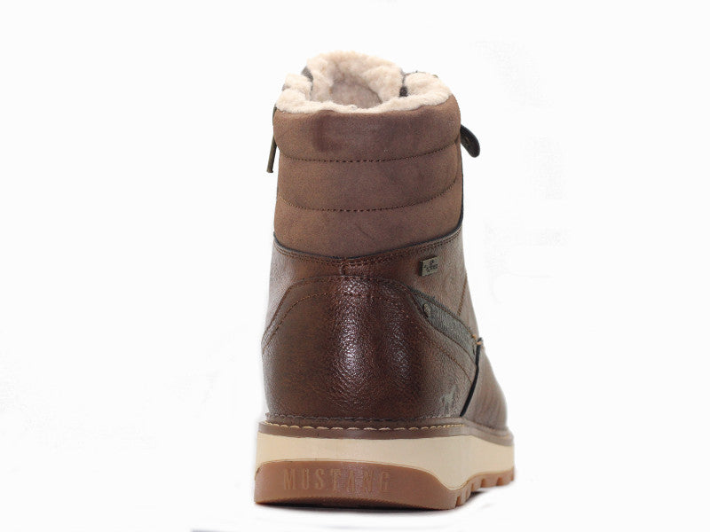 Boots marron avec lacets et zip