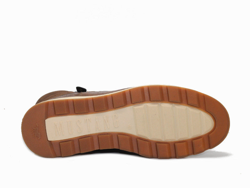 Boots marron avec lacets et zip