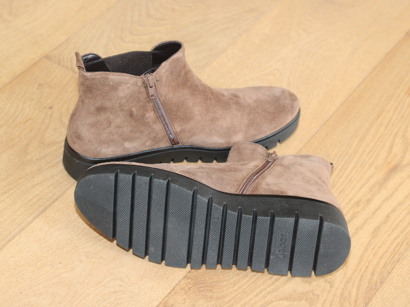Boots confortables en cuir velours et semelle compensée