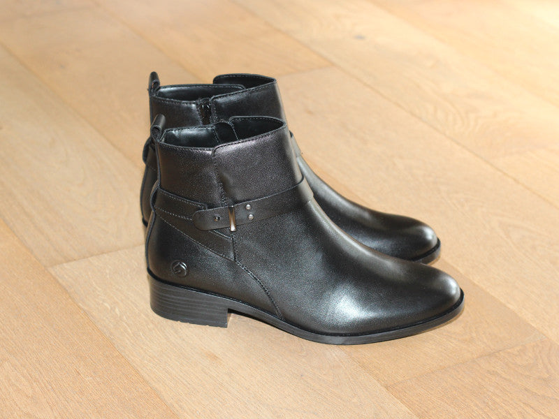 Bottines plates en cuir noir