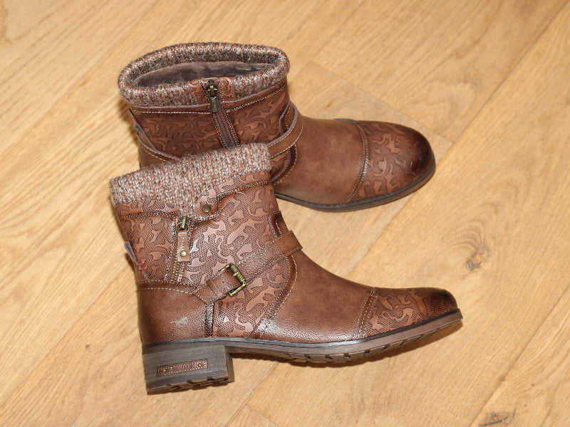 Bottines basses marron et petit talon Mustang