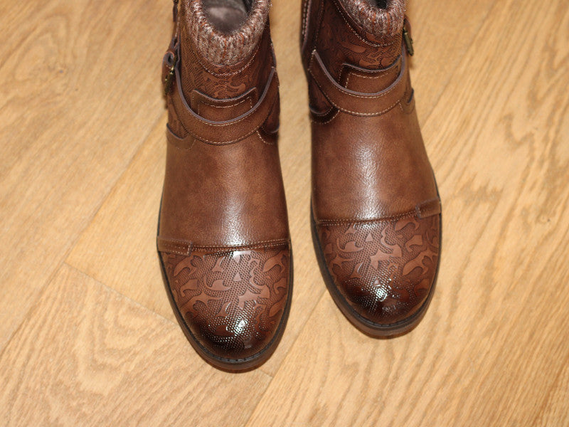 Bottines basses marron et petit talon Mustang