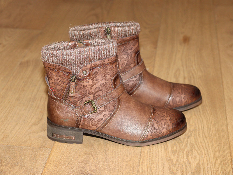 Bottines basses marron et petit talon Mustang