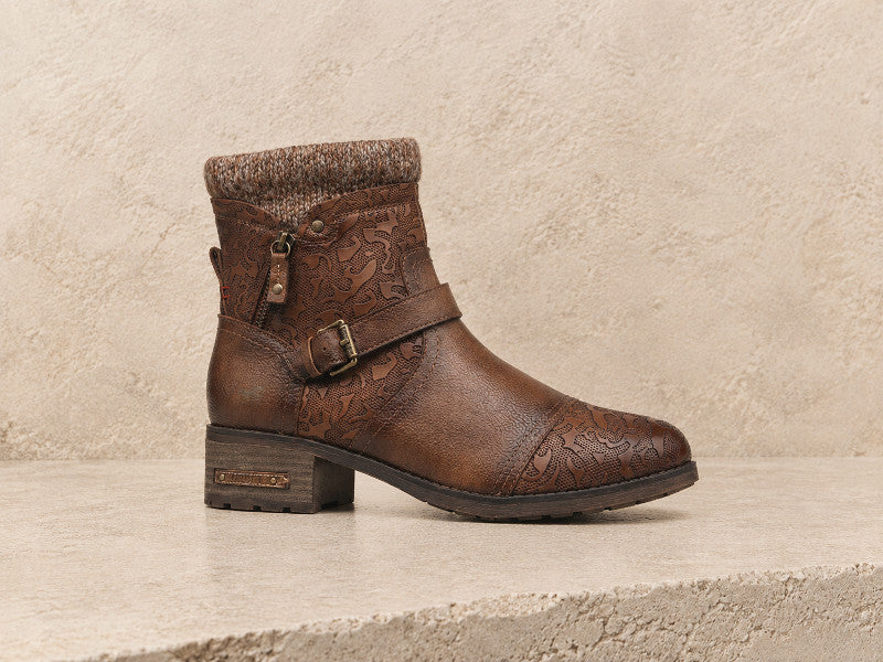 Bottines basses marron et petit talon Mustang