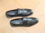 Mocassins noir classique et bijou fantaisie