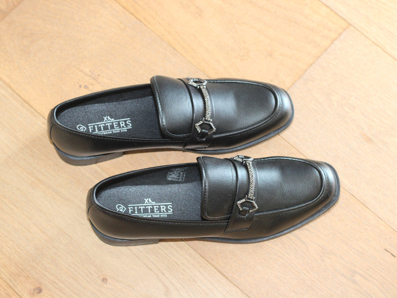 Mocassins noir classique et bijou fantaisie