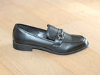 Mocassins noir classique et bijou fantaisie