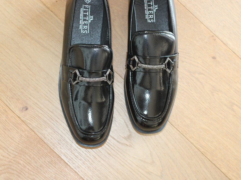 Mocassins vernis noir et bijou fantaisie