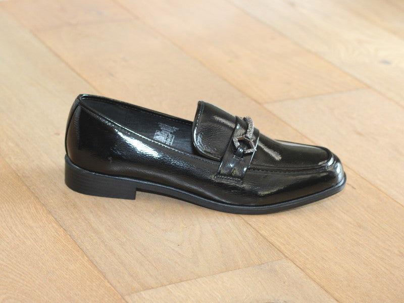 Mocassins vernis noir et bijou fantaisie
