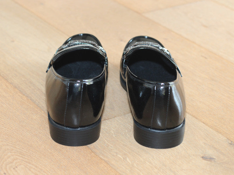 Mocassins vernis noir et bijou fantaisie
