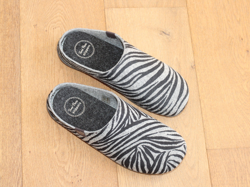 Chaussons slippers imprimé fantaisie zèbre