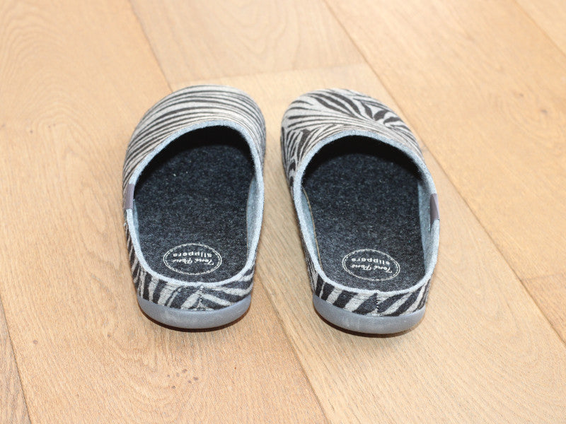 Chaussons slippers imprimé fantaisie zèbre