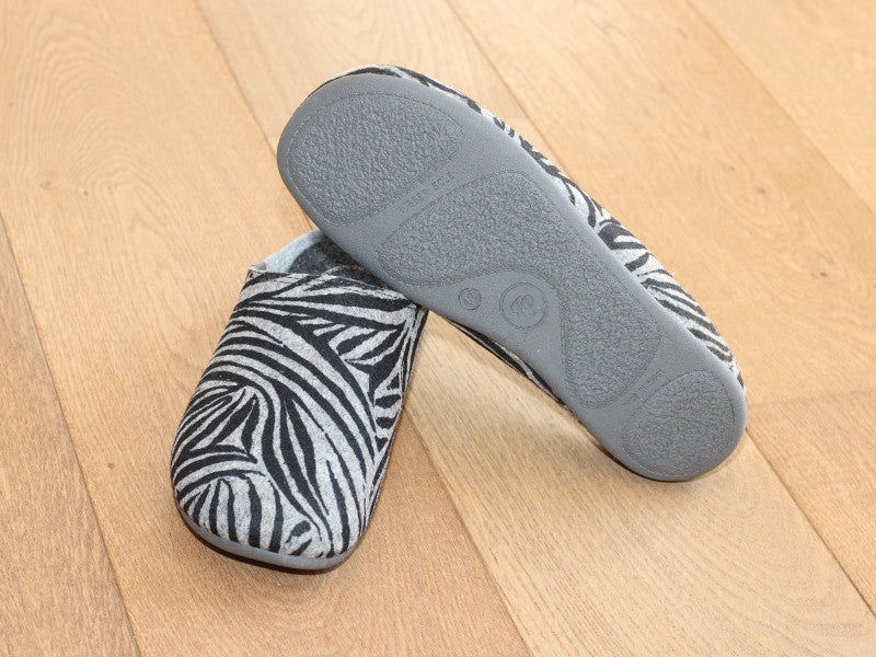 Chaussons slippers imprimé fantaisie zèbre
