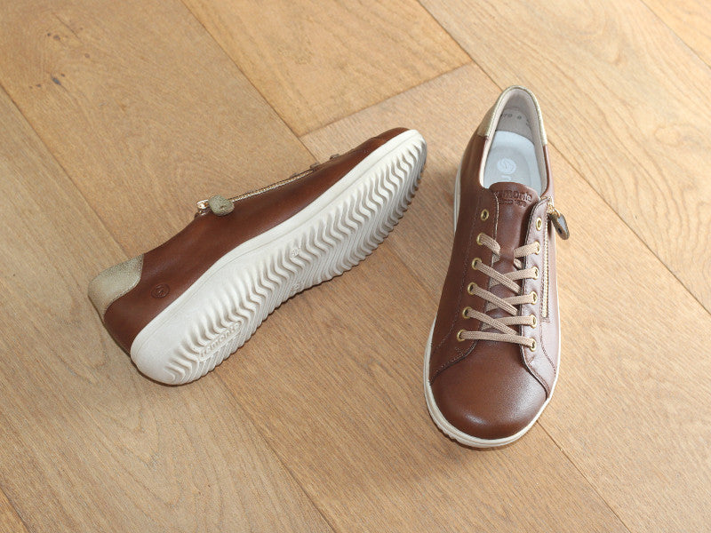 Sneakers confortables en cuir marron camel
