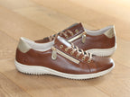 Sneakers confortables en cuir marron camel