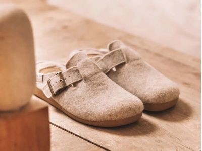 Chaussons type sabot avec boucle Mima